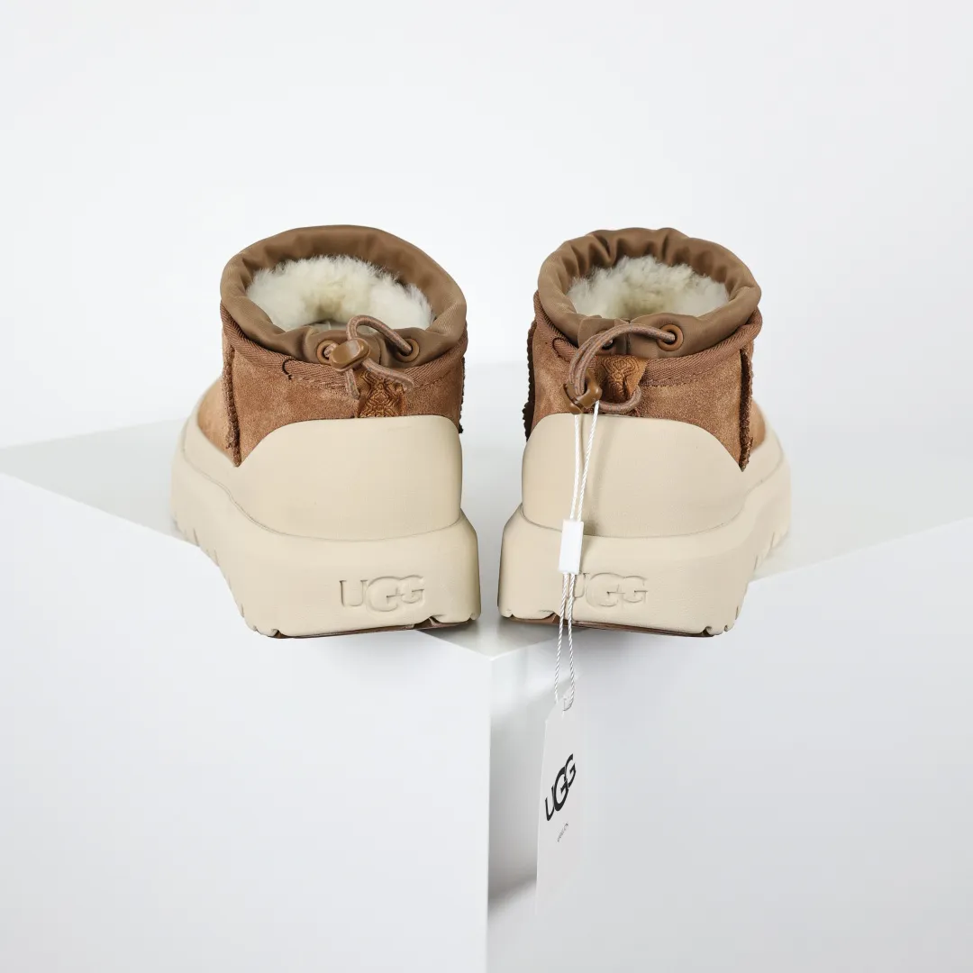 Copy price 💰700 Core recommendation Good price It is a very suitable choice for home furnishings. In recent years, uug has launched a series of styles, which are partial to the preferences of young consumers and have also moved to the forefront of fashion trends. Shoe material: water-repellent coated suede upper, 17mm UGGPURE™ implantable wool insole, lightweight non-slip and comfortable rubber outsole, with brand LOGO and trademark. Comes with a full set of packaging. Size: 35 36 37 38 39 40 41 42 43 44 45